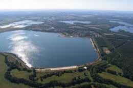 Luftbild des Dreiweiberner Sees